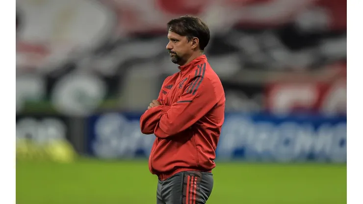 Jogador do Flamengo fala sobre relação com o atual técnica interino da equipe (Foto: Thiago Ribeiro/AGIF)