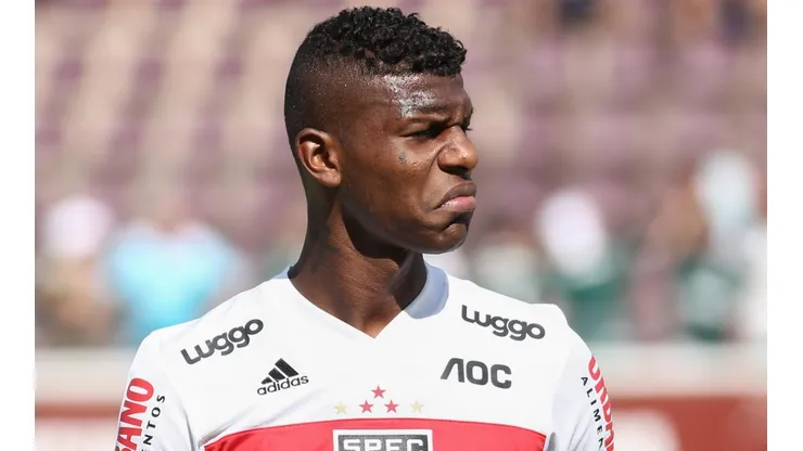 Arboleda é um dos pendurados do São Paulo (Foto: Marcello Zambrana/AGIF)