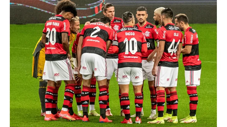 Treinador na mira do Flamengo diz estar fora dos planos vir para o Brasil