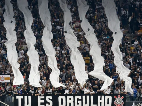Artilheiro e sonho da fiel, atacante fica livre no mercado e pode reforçar o Corinthians