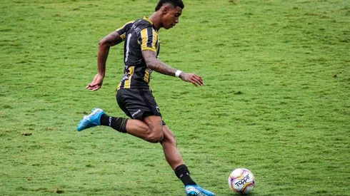 Destaque do Goiás entra na mira de clubes da Série A