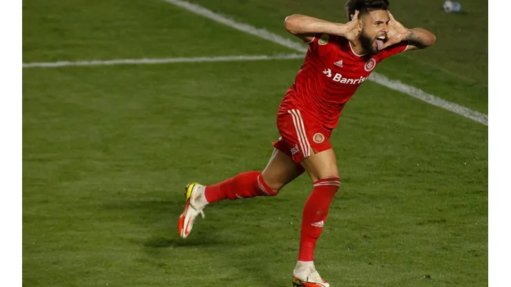 Santos v Internacional - Brasileirao 2021