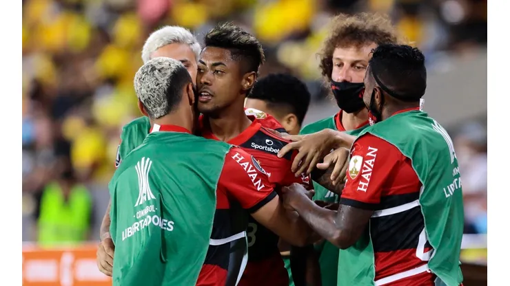 Barcelona SC v Flamengo - Copa CONMEBOL Libertadores 2021