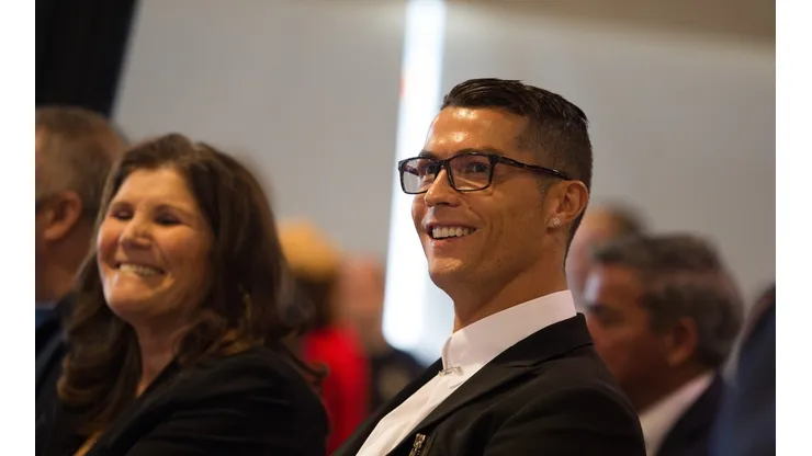 Cristiano Ronaldo Signs New Contract at Real Madrid