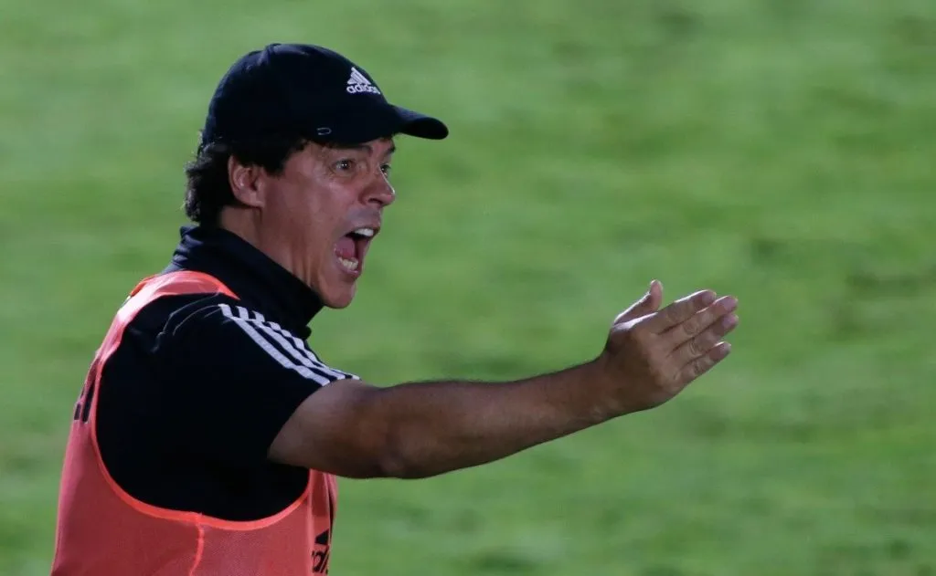 Fernando Diniz orienta time do São Paulo no Brasileirão 2020. Foto: Getty Images