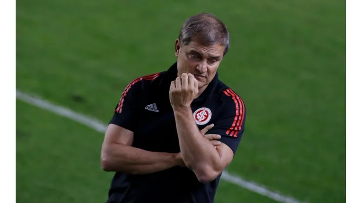 Santos v Internacional - Brasileirao 2021