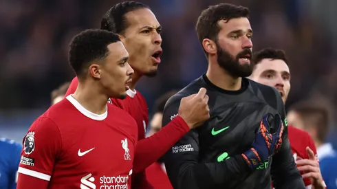 Barcelona entra na disputa por Arnold com o Real Madrid e lateral define onde quer jogar.