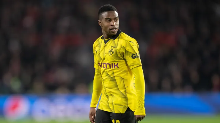 Chegou ao fim a passagem de Youssoufa Moukoko pelo Borussia Dortmund. (Photo by Christian Kaspar-Bartke/Getty Images)