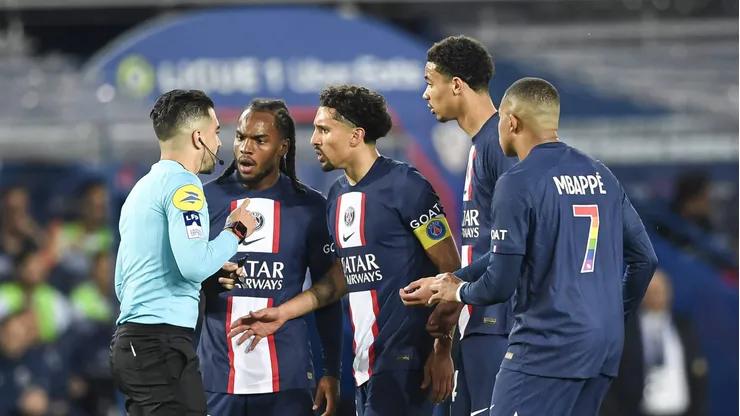 Craque do PSG vestirá a camisa do Benfica nesta janela, afirma jornalista.