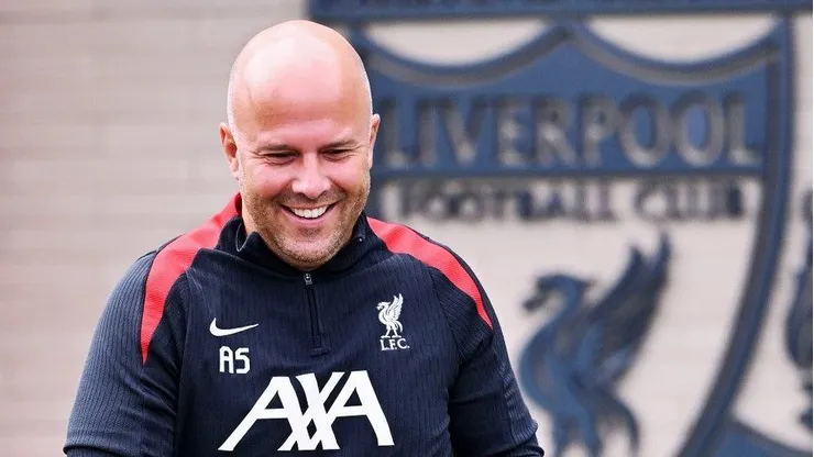 arne slot, técnico do liverpool. foto: divulgação/twitter/liverpool