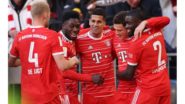 FC Bayern M�nchen v FC Augsburg - Bundesliga