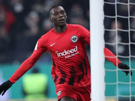 Após PSG e Manchester United demonstrarem interesse em Kolo Muani, Frankfurt define valor do jogador