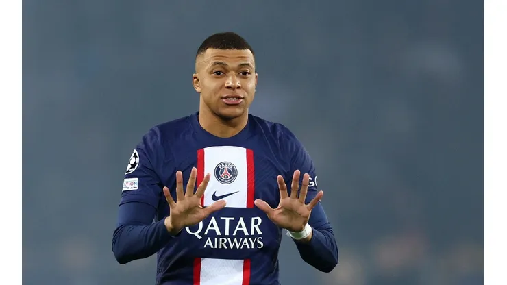Mbappé disse que vai continuar no PSG