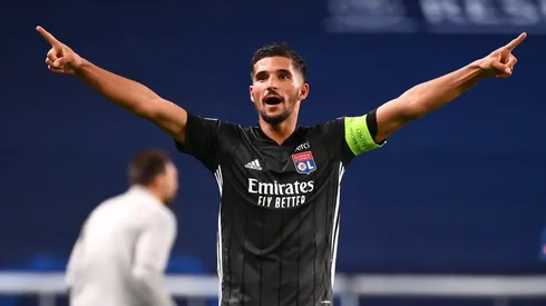 Mercado: Grande clube da Serie A prepara investida por Houssem Aouar, do Lyon
