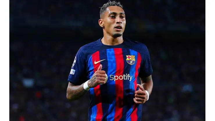 Gigante da Premier League pode tirar Raphinha do Barcelona na próxima janela de transferência