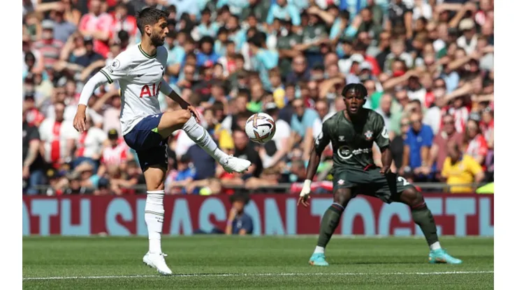 Tottenham enfrentará o Southampton no St. Mary's Stadium, às 12h.