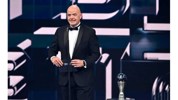 Gianni Infantino se solidarizou com Vini Jr ao ser questionado sobre os ataques racistas sofridos pelo brasileiro