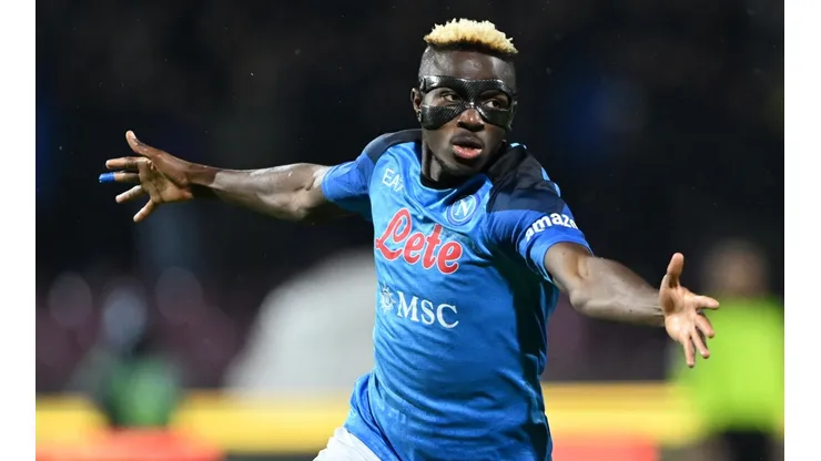 Victor Osimhen é disputado por grandes equipes do futebol europeu