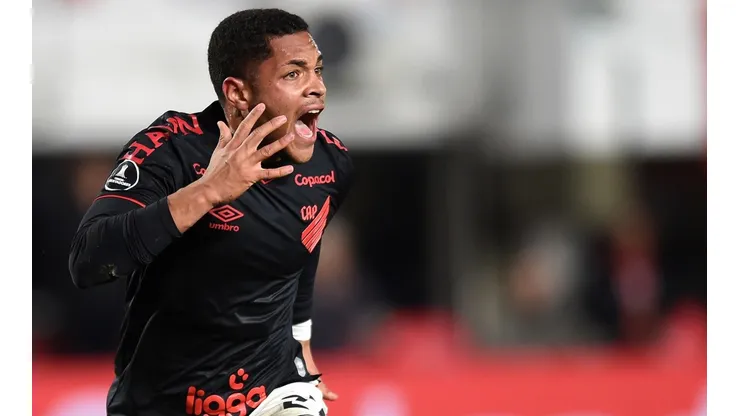 Vitor Roque surpreende a todos e revela nome de gigante europeu interessado na sua contratação