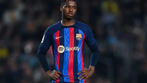 Ansu Fati leva grande broca de medalhão do Barcelona