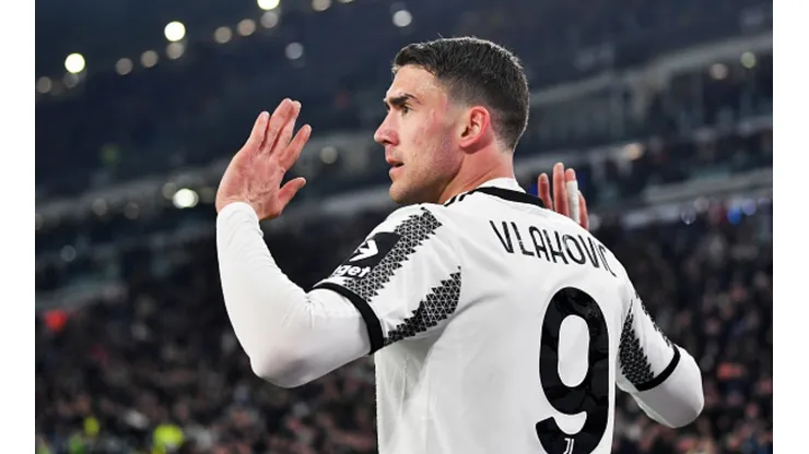 Vlahovic tem contrato com a Juventus até 2026.