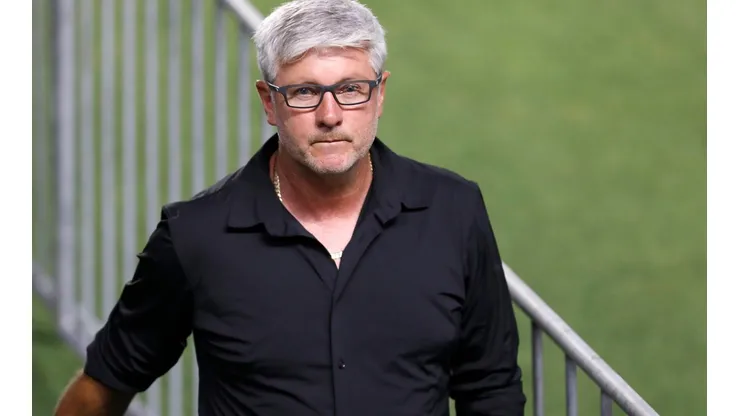 Santos de Odair Hellmann quer contar com a chegada de grande jogador