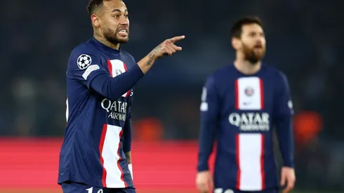 Neymar e Messi são destaques de jornal de Paris