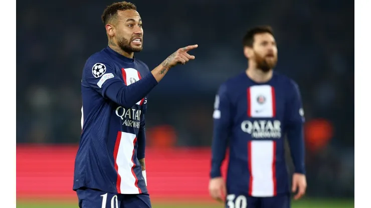 Neymar e Messi são destaques de jornal de Paris