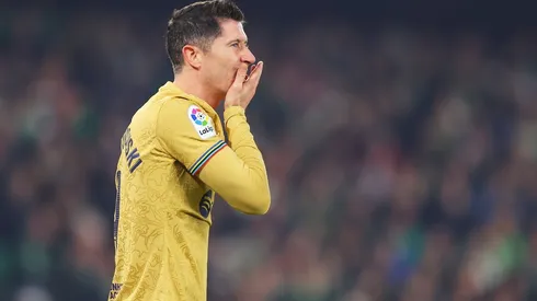 Jornal coloca Vitor Roque como o companheiro ideal de Lewandowski no Barcelona