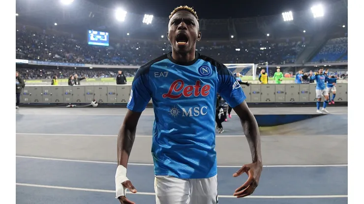 Victor Osimhen, do Napoli, é pretendido por Chelsea e Manchester United