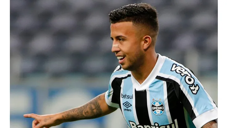 Matheus Henrique, em campo pelo Grêmio (Foto: Getty Images)