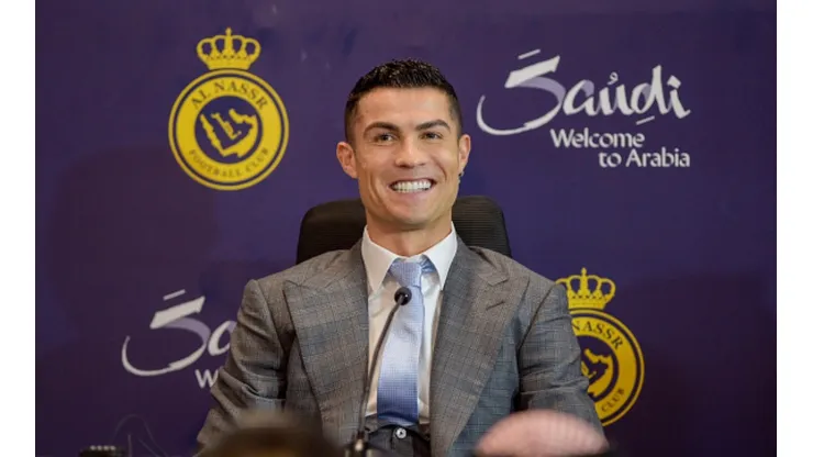 Cristiano Ronaldo recebe 200 milhões de euros por temporada.