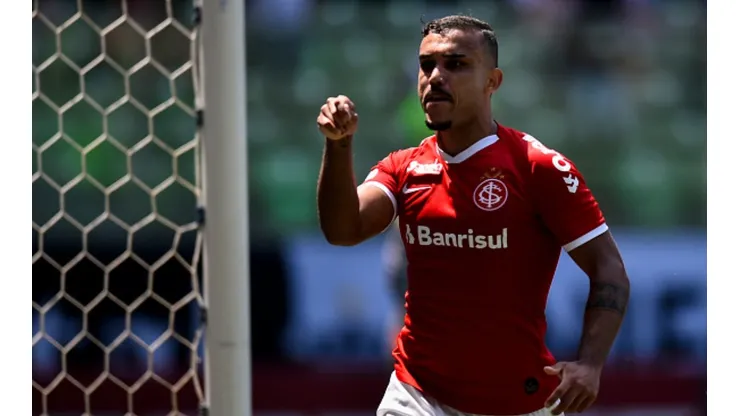 William Pottker aciona o Cruzeiro na Justiça e cobra bolada do clube