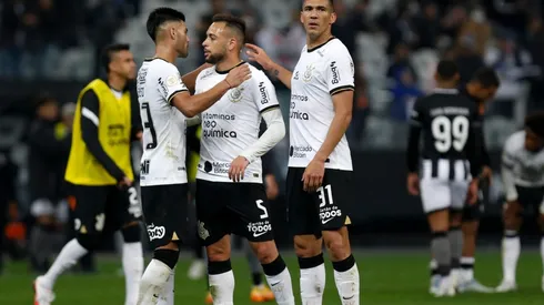 Jogadores do Corinthians, em campo pelo Brasileirão de 2022 (Foto: Getty Images)