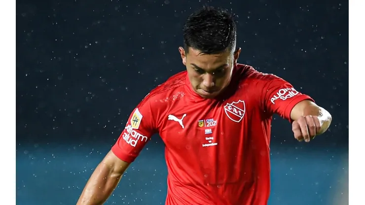 Alan Franco, em campo pelo Independiente (Foto: Getty Images)