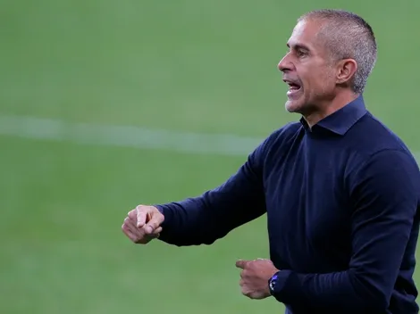 Ex-Corinthians, Sylvinho surpreende e encaminha acerto com seleção