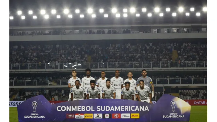 Santos espera conseguir um clubes para mais 8 jogadores, mesmo que por empréstimo.