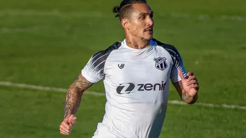 Vina, em campo pelo Ceará (Foto: Getty Images)