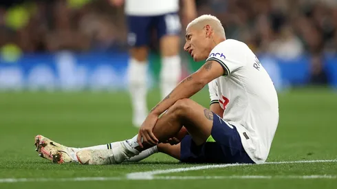 Richarlison vai ficar três a quatro semanas afastado do Tottenham por causa de lesão