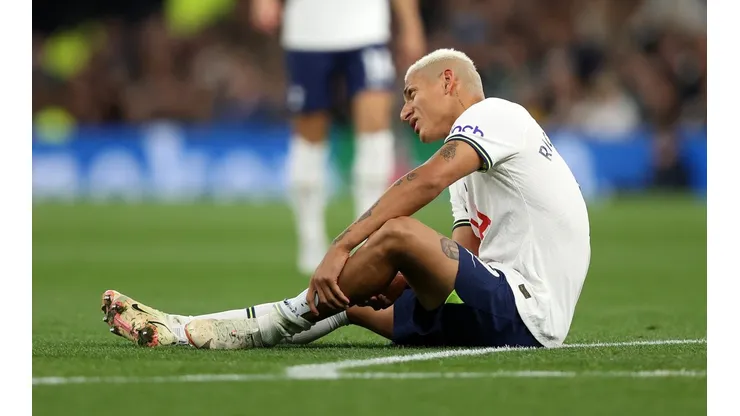 Richarlison vai ficar três a quatro semanas afastado do Tottenham por causa de lesão