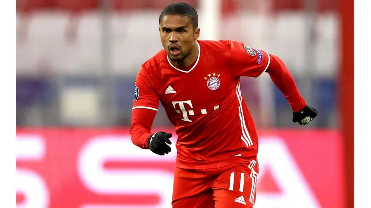 Douglas Costa é alvo do Flamengo no mercado de transferências (Foto: Getty Images)