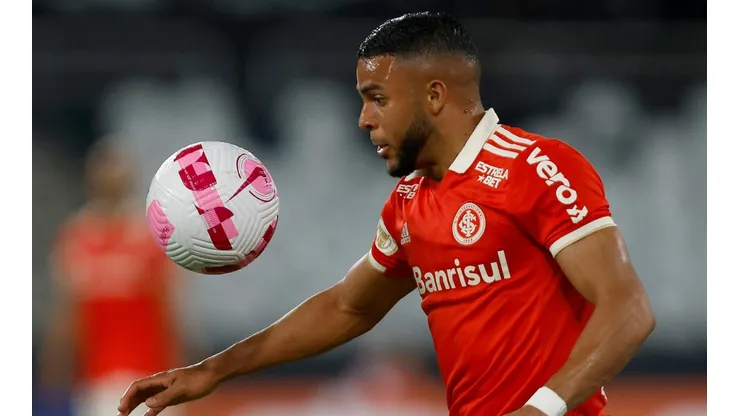 Wanderson, em campo pelo Internacional (Foto: Getty Images)