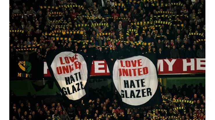 Torcida do Manchester United pede a saída da Família Glazer do clube