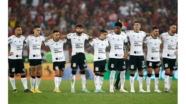 Jogadores do Corinthians perfilados (Foto: Getty Images)