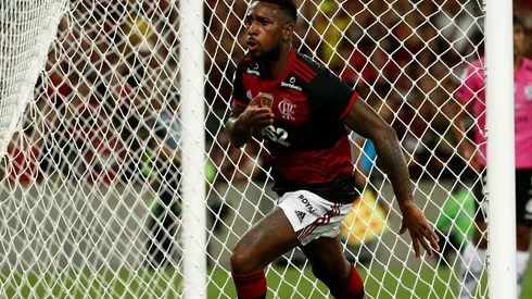 Gerson comemora gol com a camisa do Flamengo (Foto: Getty Images)