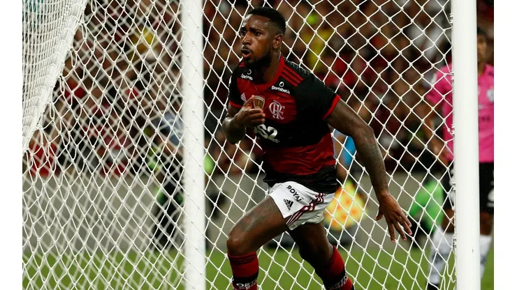 Gerson comemora gol com a camisa do Flamengo (Foto: Getty Images)