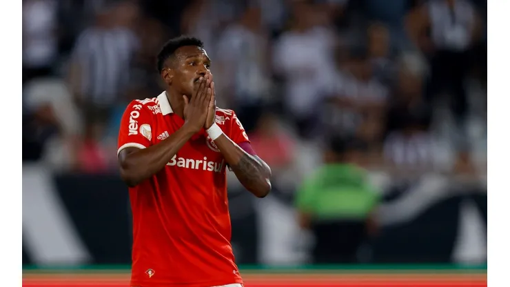 Botafogo v Internacional - Brasileirao 2022