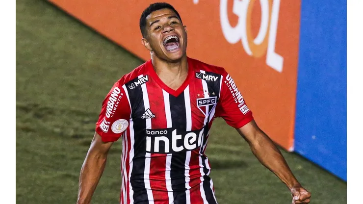 Gabriel Sara comemora gol com a camisa do São Paulo (Foto: Getty Images)