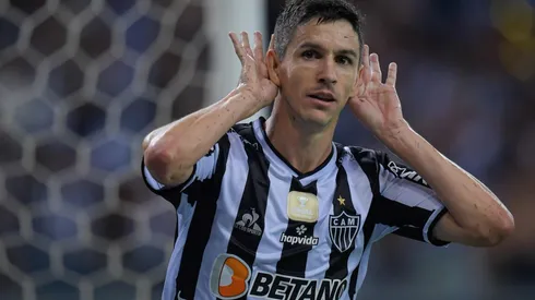 Nacho Fernández comemora gol com a camisa do Atlético-MG (Foto: Getty Images)