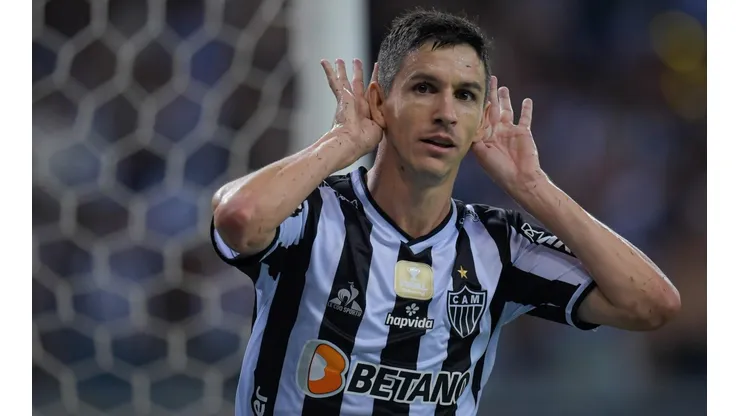 Nacho Fernández comemora gol com a camisa do Atlético-MG (Foto: Getty Images)